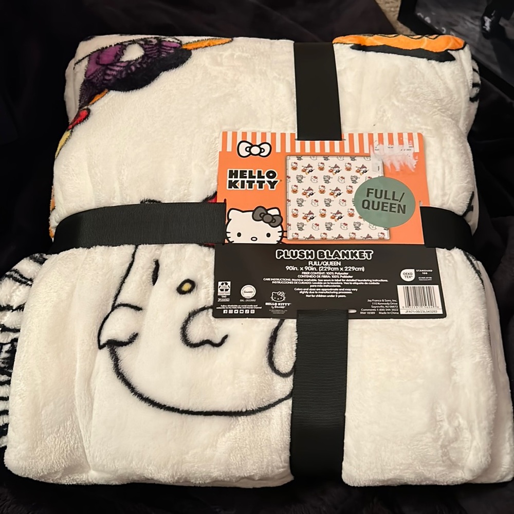 Hello Kitty Halloween plush blanket, NWT witches mummy and pumpkins, Full/Queen